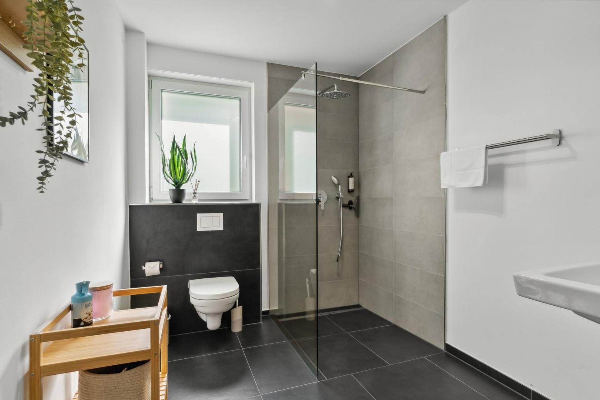 Deluxe Apartment In Bielefeld City Mit Parkplatz Und Terrasse Dış mekan fotoğraf